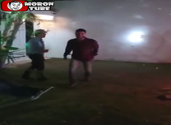 Video :They have fun jumping over a fire, it ends very badly!